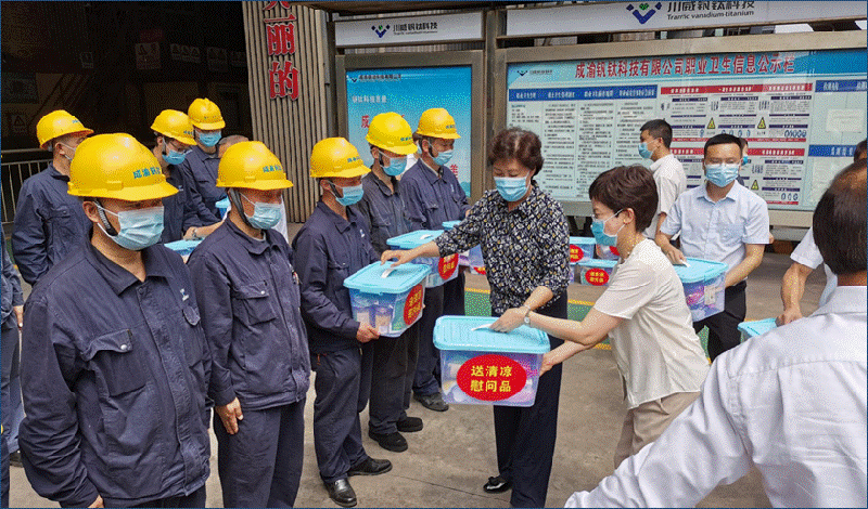 省委常委、統(tǒng)戰(zhàn)部長(zhǎng)、省總工會(huì)主席田向利調(diào)研川威連界基地并慰問(wèn)一線(xiàn)員工(圖3)