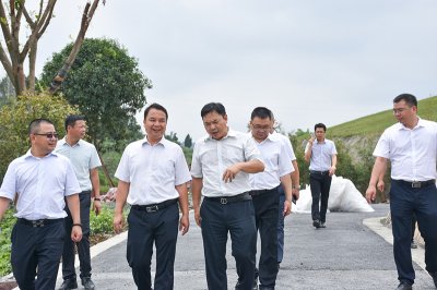 香港日升農(nóng)業(yè)集團總裁李旭海一行蒞臨川威連界基地參觀考察