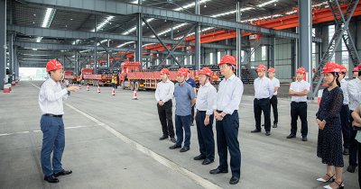 內(nèi)江市“全市服務(wù)業(yè)發(fā)展大會”參會領(lǐng)導調(diào)研川南冶金建材物流園項目建設(shè)推進