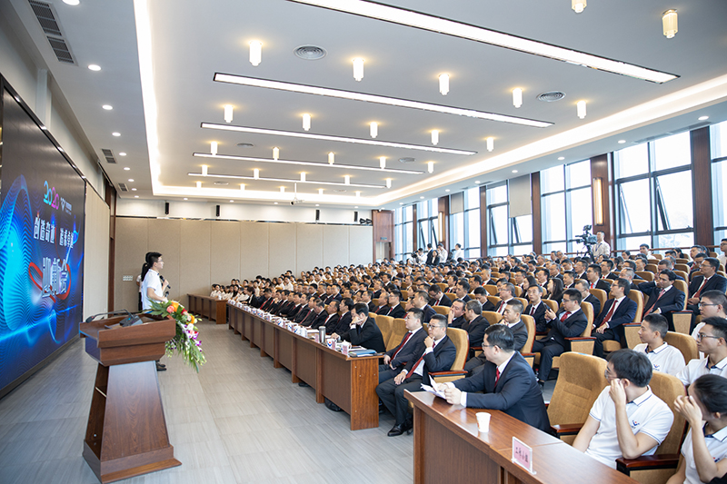 川威集團(tuán)舉行大學(xué)生迎新會(huì)(圖1)