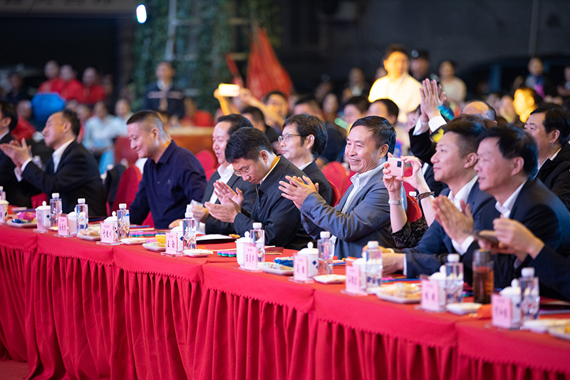 集團(tuán)公司舉行2020迎中秋慶國慶文藝晚會(圖1)