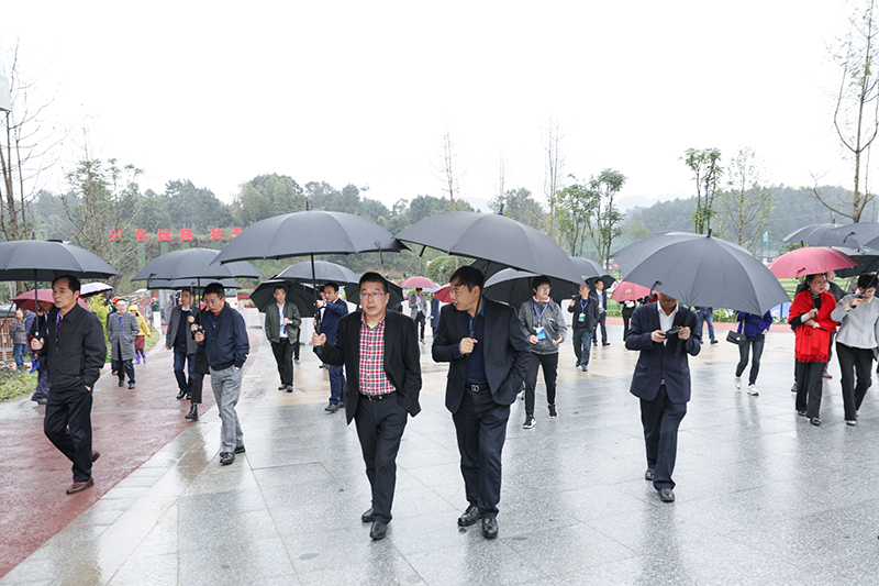 省總工會副主席苗勇率市州調(diào)研組專題調(diào)研川威集團企業(yè)職工之家陣地建設(shè)情況(圖1)