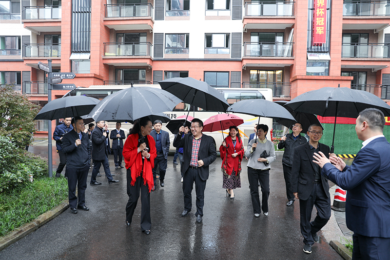 省總工會副主席苗勇率市州調(diào)研組專題調(diào)研川威集團企業(yè)職工之家陣地建設(shè)情況(圖2)