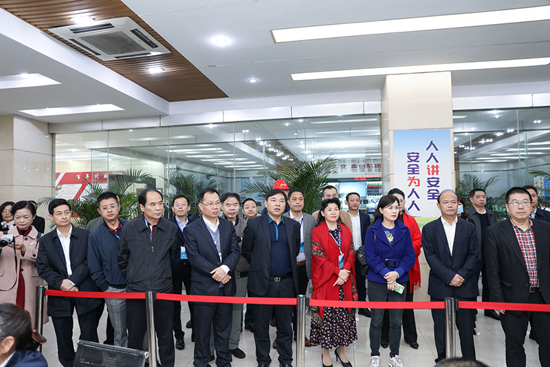 省總工會副主席苗勇率市州調(diào)研組專題調(diào)研川威集團企業(yè)職工之家陣地建設(shè)情況(圖3)