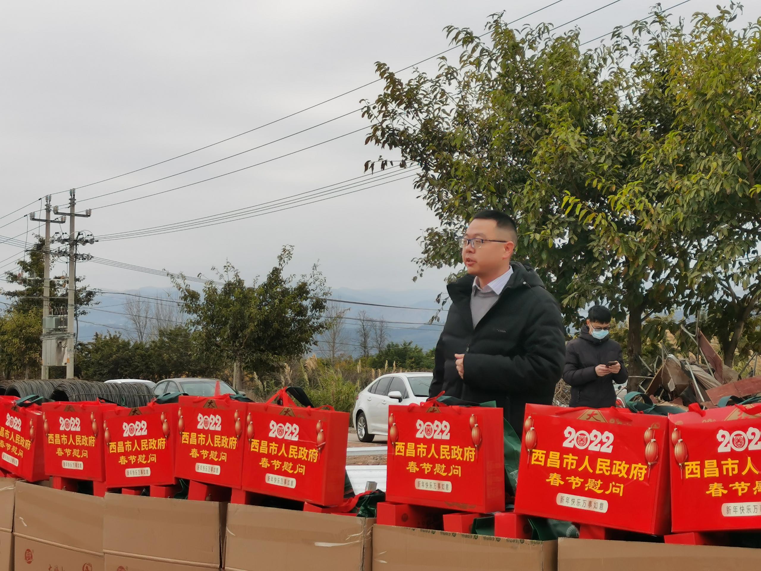加倍鼓舞  眾志成城戰(zhàn)新春 ——西昌市副市長(zhǎng)慰問春節(jié)期奮戰(zhàn)在海南鄉(xiāng)村振興二期項(xiàng)目參戰(zhàn)人員
