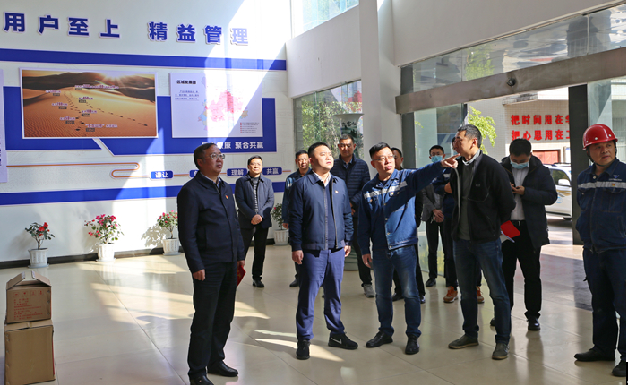 米易縣縣長(zhǎng)代坤宏一行蒞臨星船城瑞達(dá)公司開展新春送溫暖慰問困難職工活動(dòng)