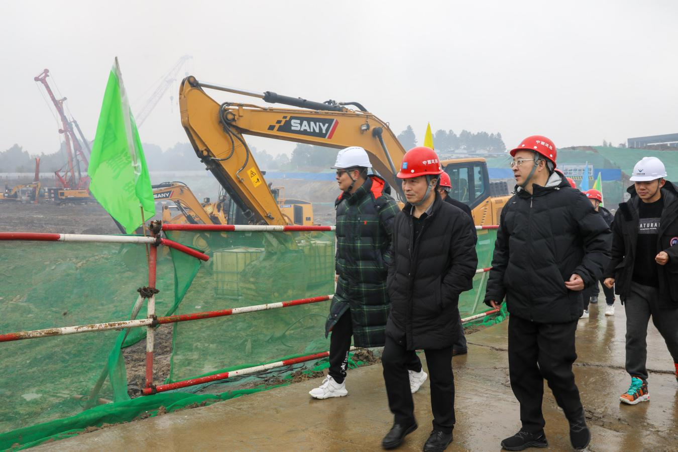 王勁董事長調(diào)研連界基地轉(zhuǎn)型升級工程項目(圖1) 王勁董事長調(diào)研連界基地轉(zhuǎn)型升級工程項目(圖1)