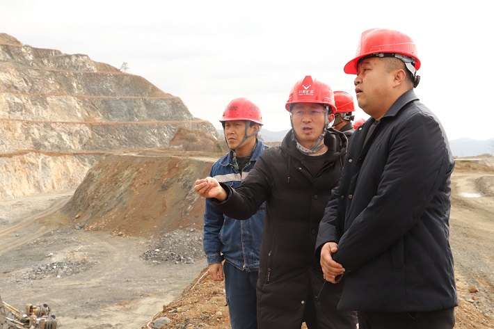 會(huì)理市副市長(zhǎng)鄭磊蒞臨礦業(yè)總公司會(huì)理區(qū)域礦山檢查(圖1) 會(huì)理市副市長(zhǎng)鄭磊蒞臨礦業(yè)總公司會(huì)理區(qū)域礦山檢查(圖1)