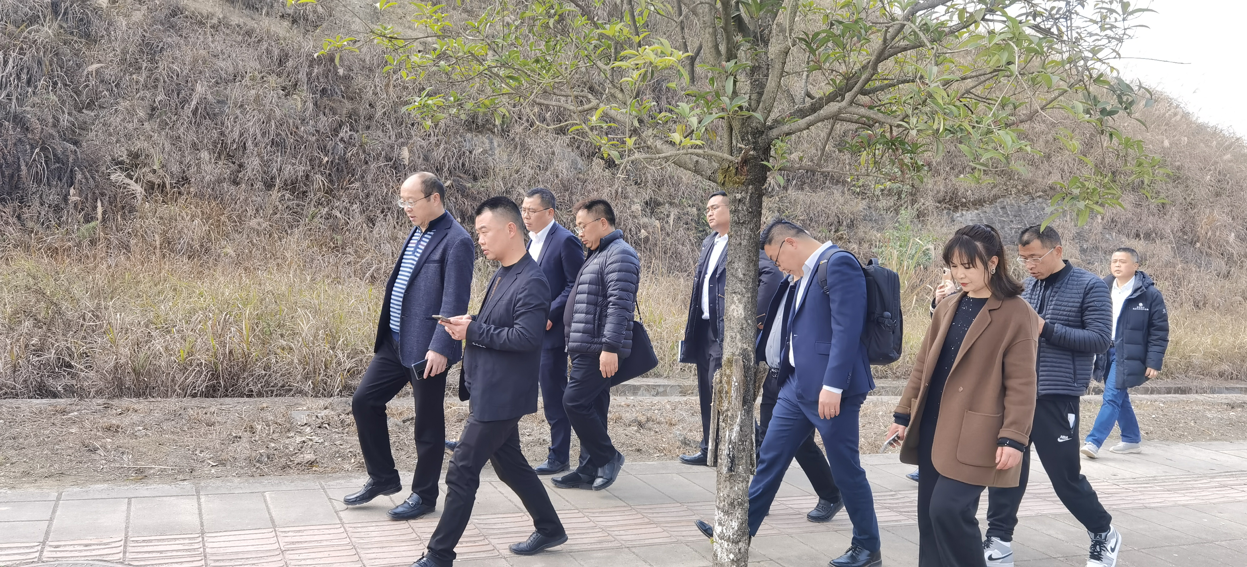 威遠縣經(jīng)開區(qū)、眾心樂公司組織召開連界鎮(zhèn)城市規(guī)劃暨船石湖濕地公園項目研究會(圖3)
