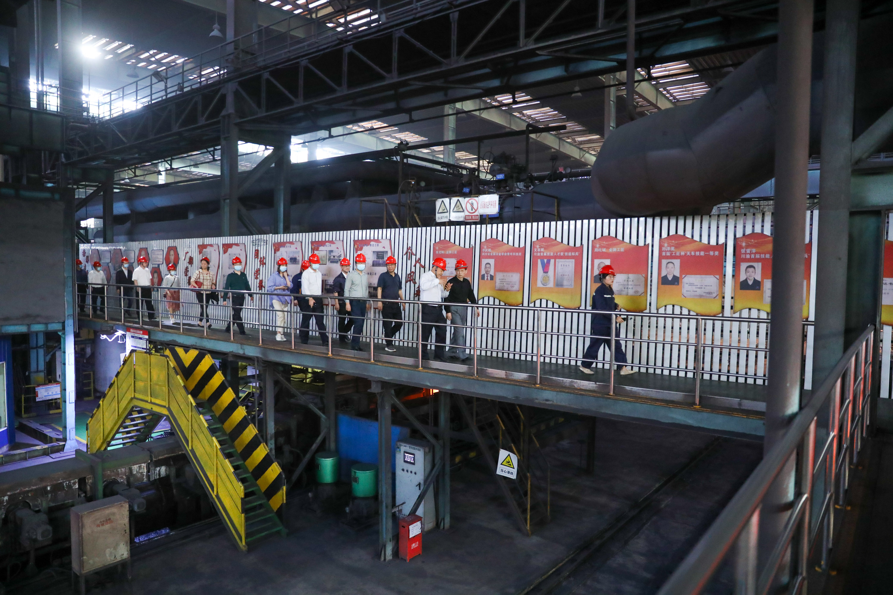 內江市人大常委會魏紅鋒一行到川威連界基地專題調研(圖4) 內江市人大常委會魏紅鋒一行到川威連界基地專題調研(圖4)