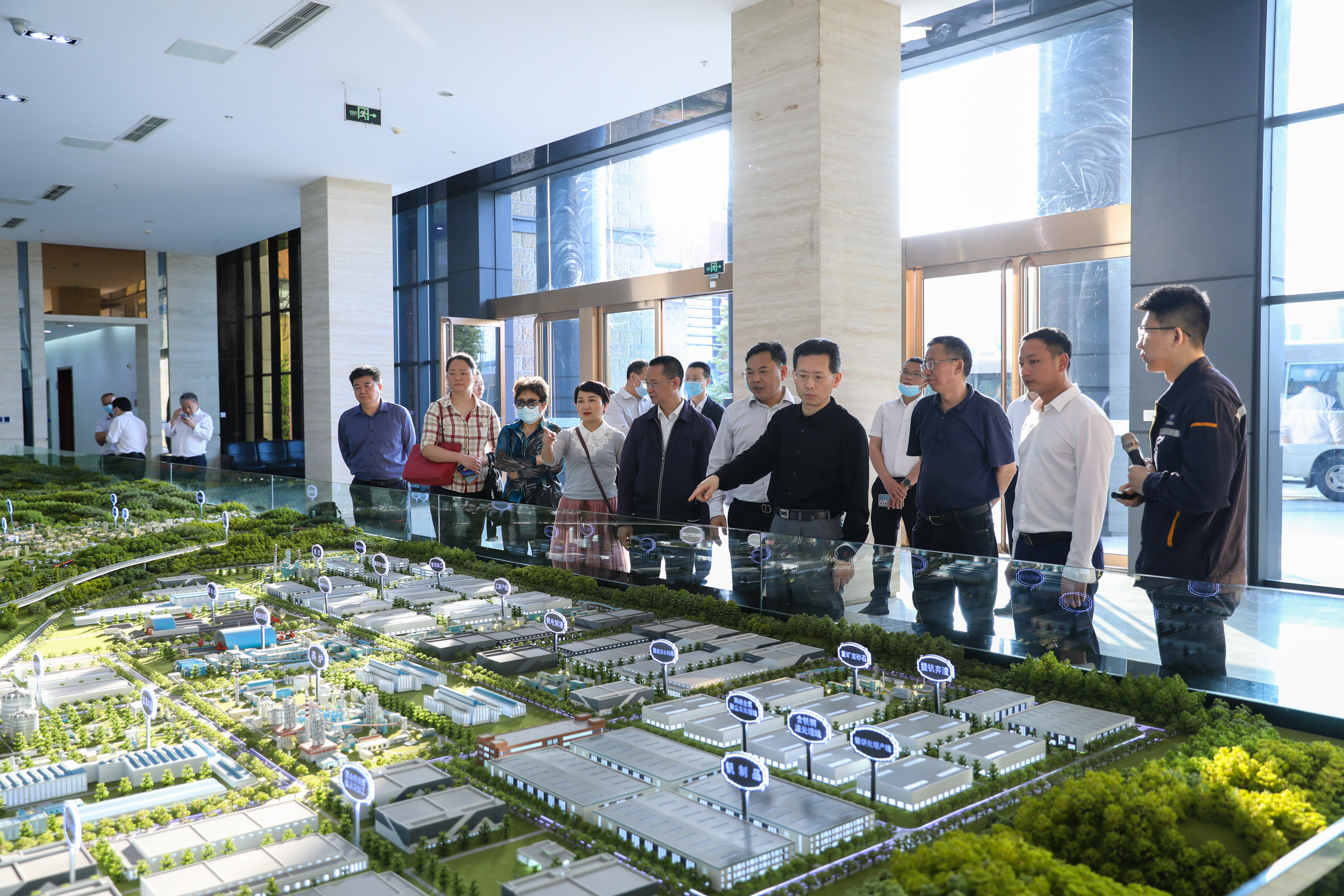 內江市人大常委會魏紅鋒一行到川威連界基地專題調研(圖5) 內江市人大常委會魏紅鋒一行到川威連界基地專題調研(圖5)