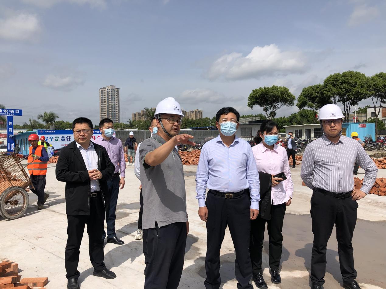 內(nèi)江市委常委蔣學(xué)東到集團(tuán)承建的隆昌方艙醫(yī)院項(xiàng)目 調(diào)研檢查工作(圖1) 內(nèi)江市委常委蔣學(xué)東到集團(tuán)承建的隆昌方艙醫(yī)院項(xiàng)目 調(diào)研檢查工作(圖1)