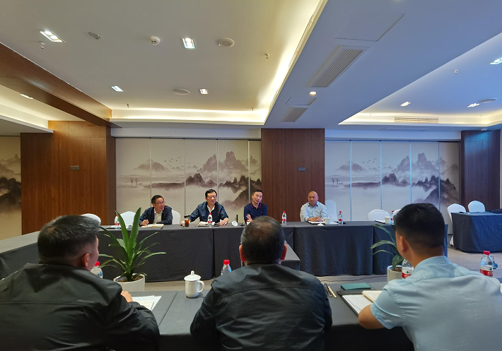 集團董事長王勁組織召開礦業(yè)總公司鹽源片區(qū)工作專題會(圖1) 集團董事長王勁組織召開礦業(yè)總公司鹽源片區(qū)工作專題會(圖1)