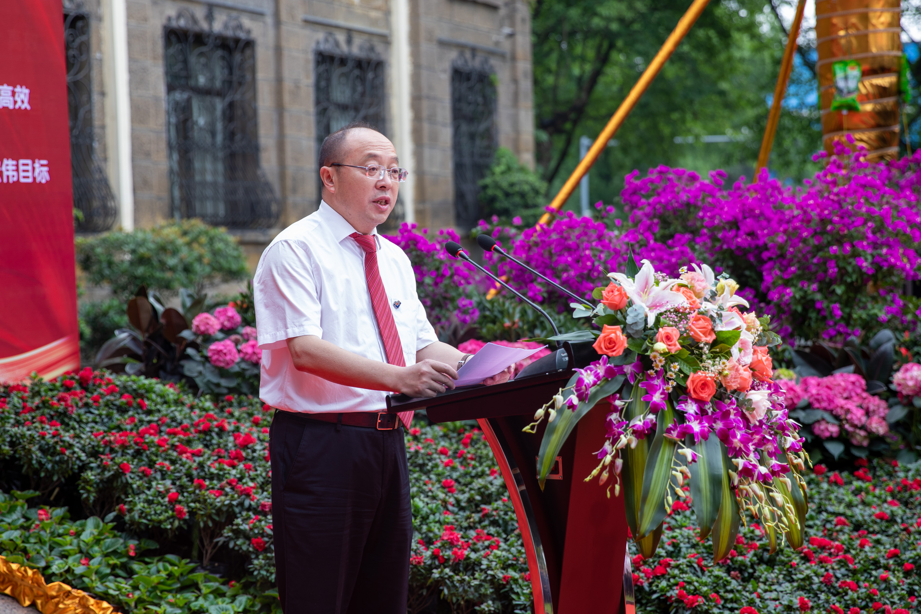 堅(jiān)守底線 砥礪前行——川威集團(tuán)隆重舉行升旗儀式(圖3) 堅(jiān)守底線 砥礪前行——川威集團(tuán)隆重舉行升旗儀式(圖3)