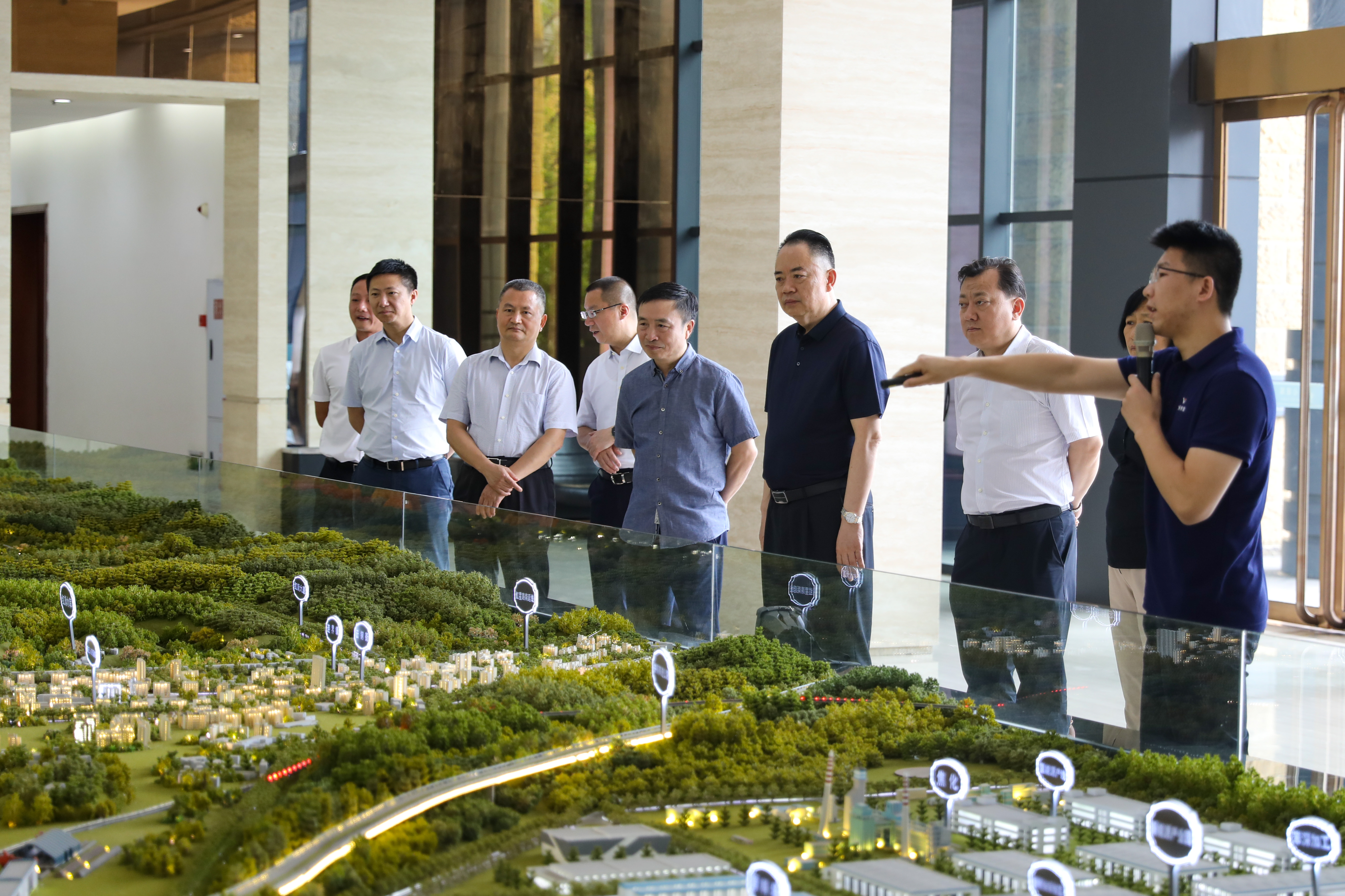 省人大常委會(huì)副主任宋朝華到川威連界基地 考察調(diào)研