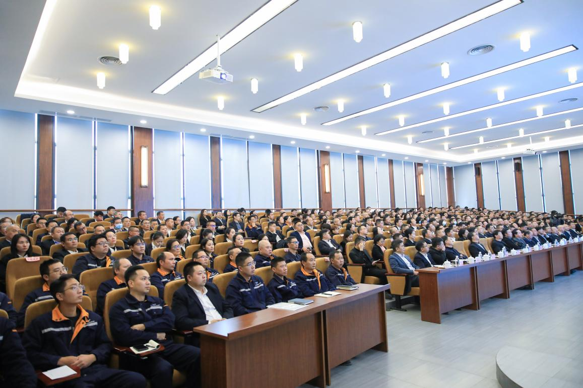 人本管理 人才是天——川威集團召開“堅持人本管理 踐行人才是天”人才建設(shè)工作會(圖3)