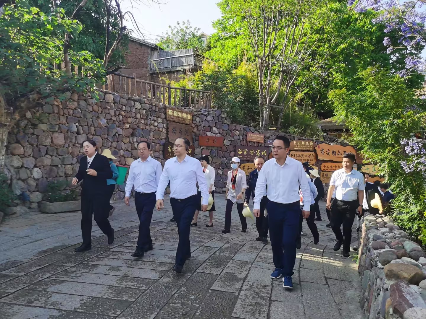 大石板項(xiàng)目再次成為“頂流”——全省鞏固拓展脫貧攻堅(jiān)成果工作推進(jìn)會(huì)在此成功召開(圖2)