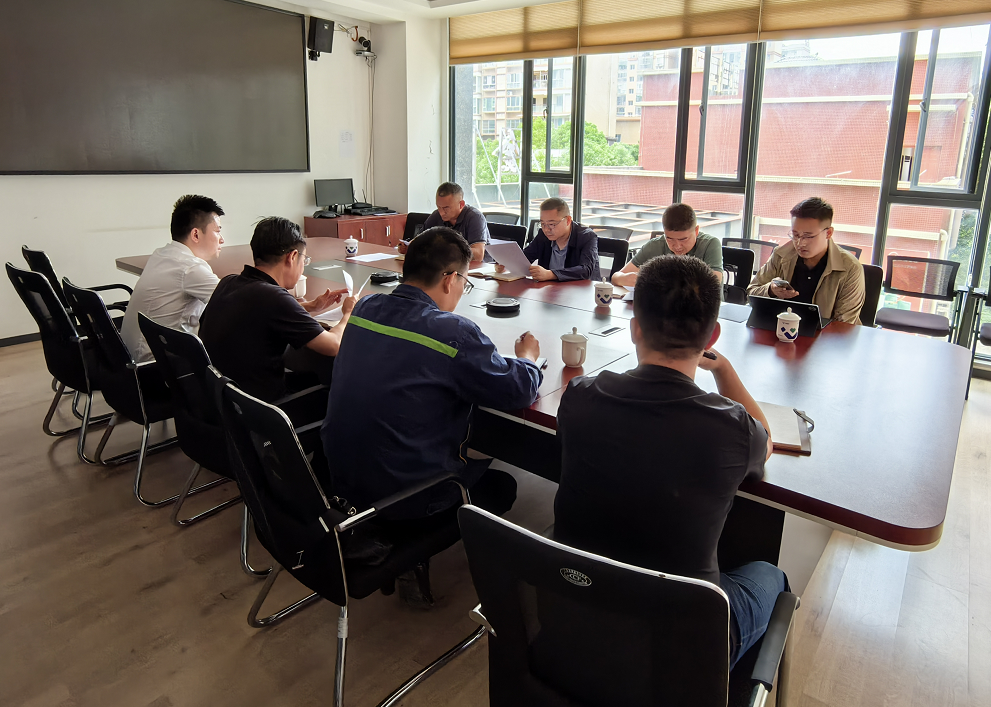 會(huì)理市委副書記、市長(zhǎng)徐陽(yáng)到礦業(yè)總公司財(cái)通公司調(diào)研
