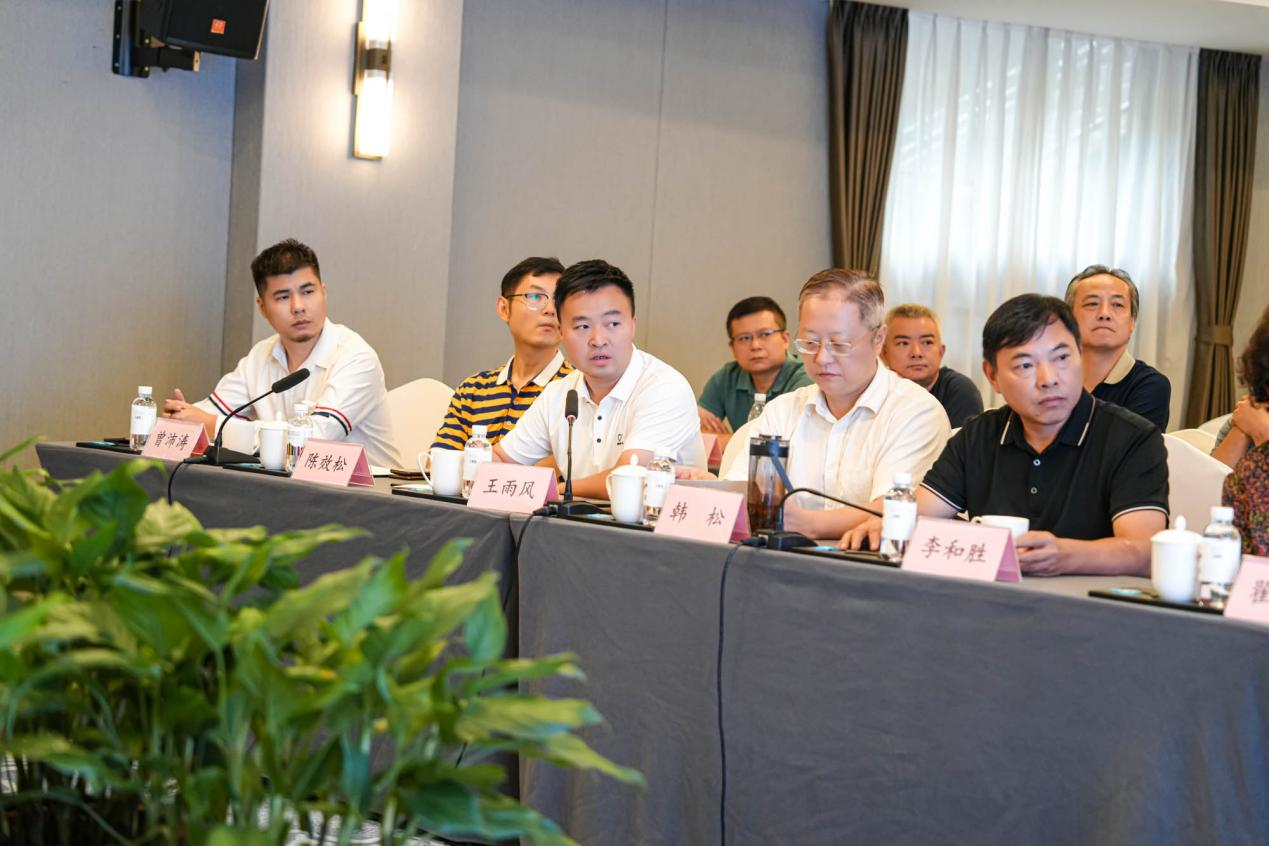 省直工委一行到川威開展組織生活活動(dòng)(圖3) 省直工委一行到川威開展組織生活活動(dòng)(圖3)