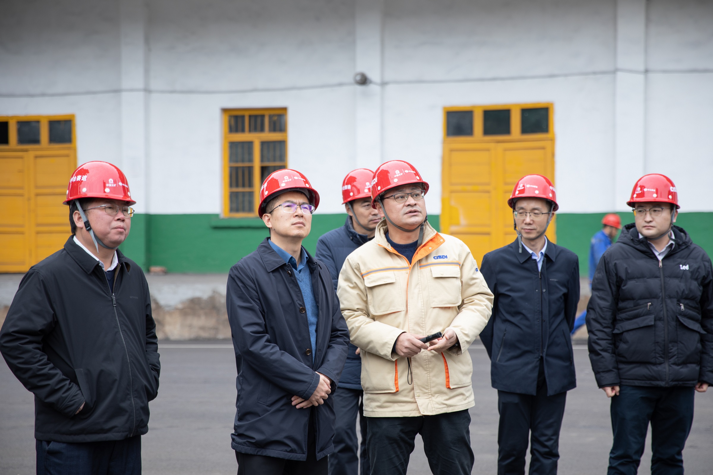 工信部原材料司鋼鐵處副處長張緒武一行到川威連界基地調(diào)研(圖1) 工信部原材料司鋼鐵處副處長張緒武一行到川威連界基地調(diào)研(圖1)