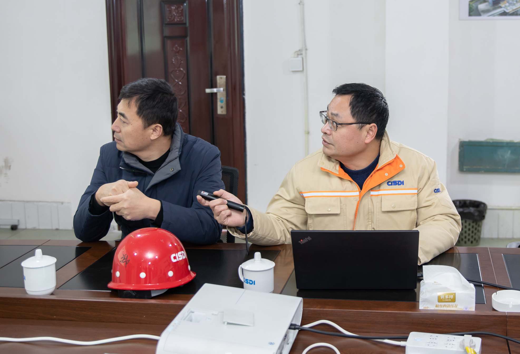 工信部原材料司鋼鐵處副處長張緒武一行到川威連界基地調(diào)研(圖2) 工信部原材料司鋼鐵處副處長張緒武一行到川威連界基地調(diào)研(圖2)