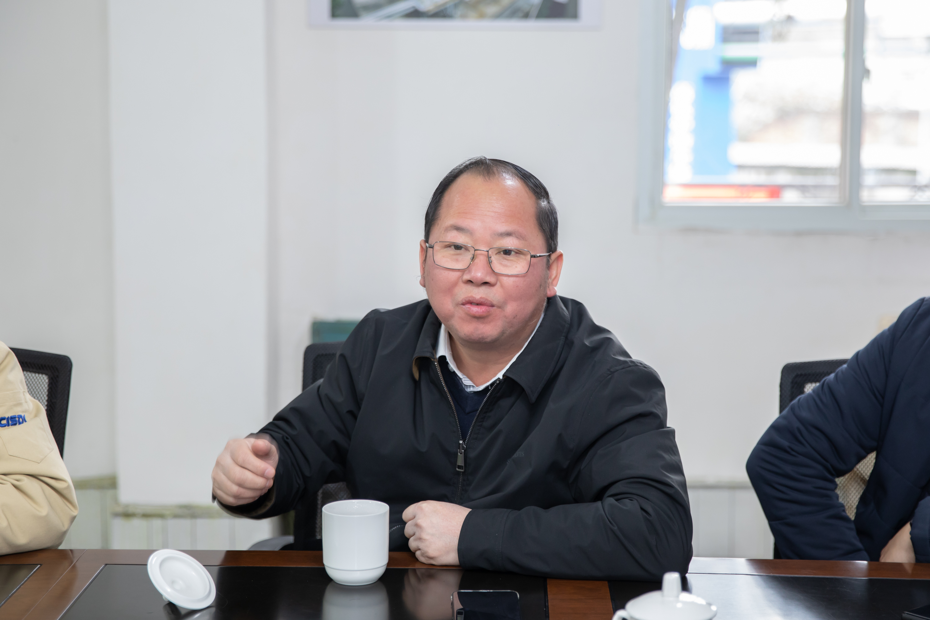 工信部原材料司鋼鐵處副處長張緒武一行到川威連界基地調(diào)研(圖3) 工信部原材料司鋼鐵處副處長張緒武一行到川威連界基地調(diào)研(圖3)