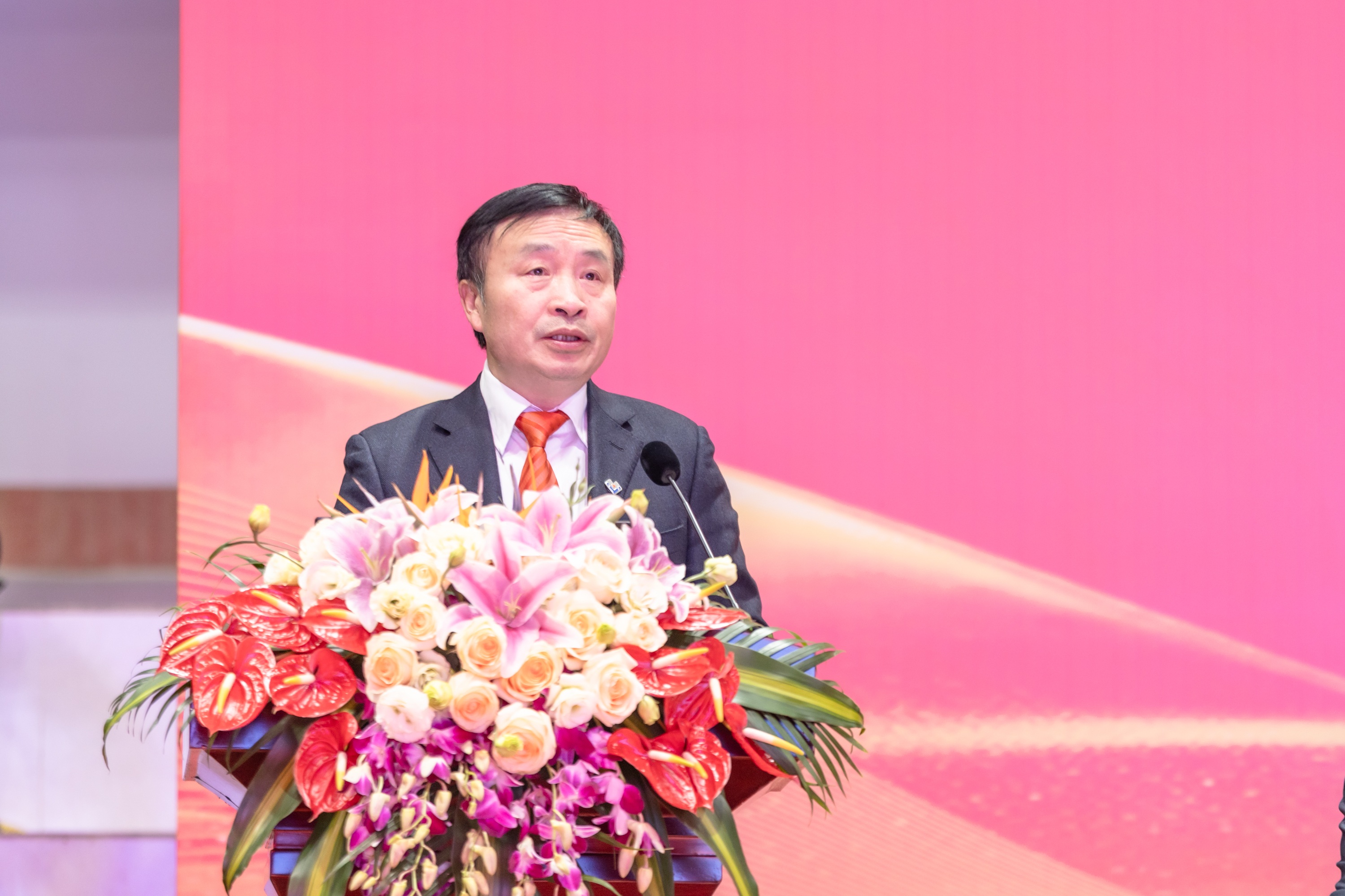 與你同行 向前堅(jiān)持——集團(tuán)公司隆重召開(kāi)2025年度總結(jié)表彰大會(huì)(圖3)