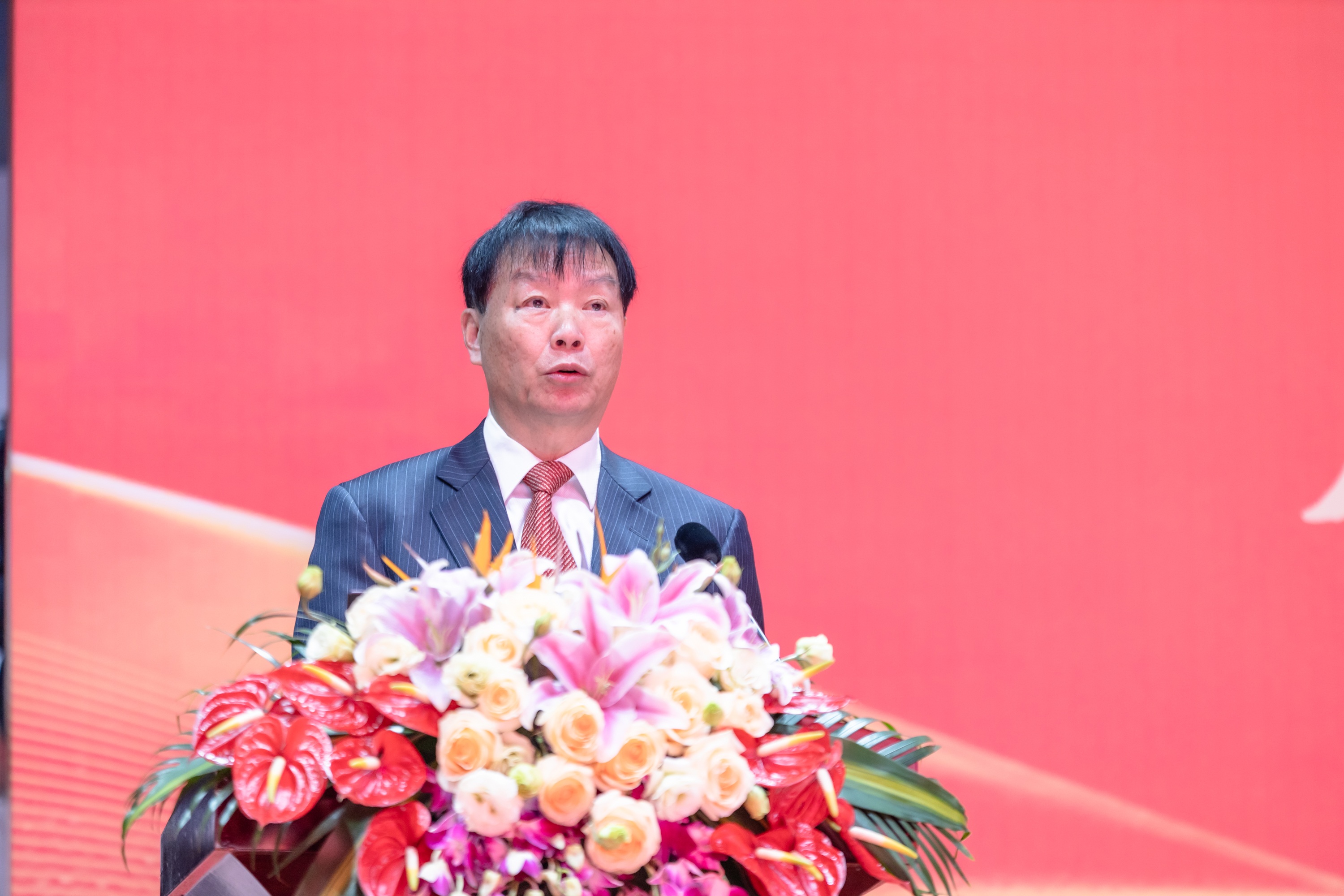 與你同行 向前堅(jiān)持——集團(tuán)公司隆重召開(kāi)2025年度總結(jié)表彰大會(huì)(圖6)