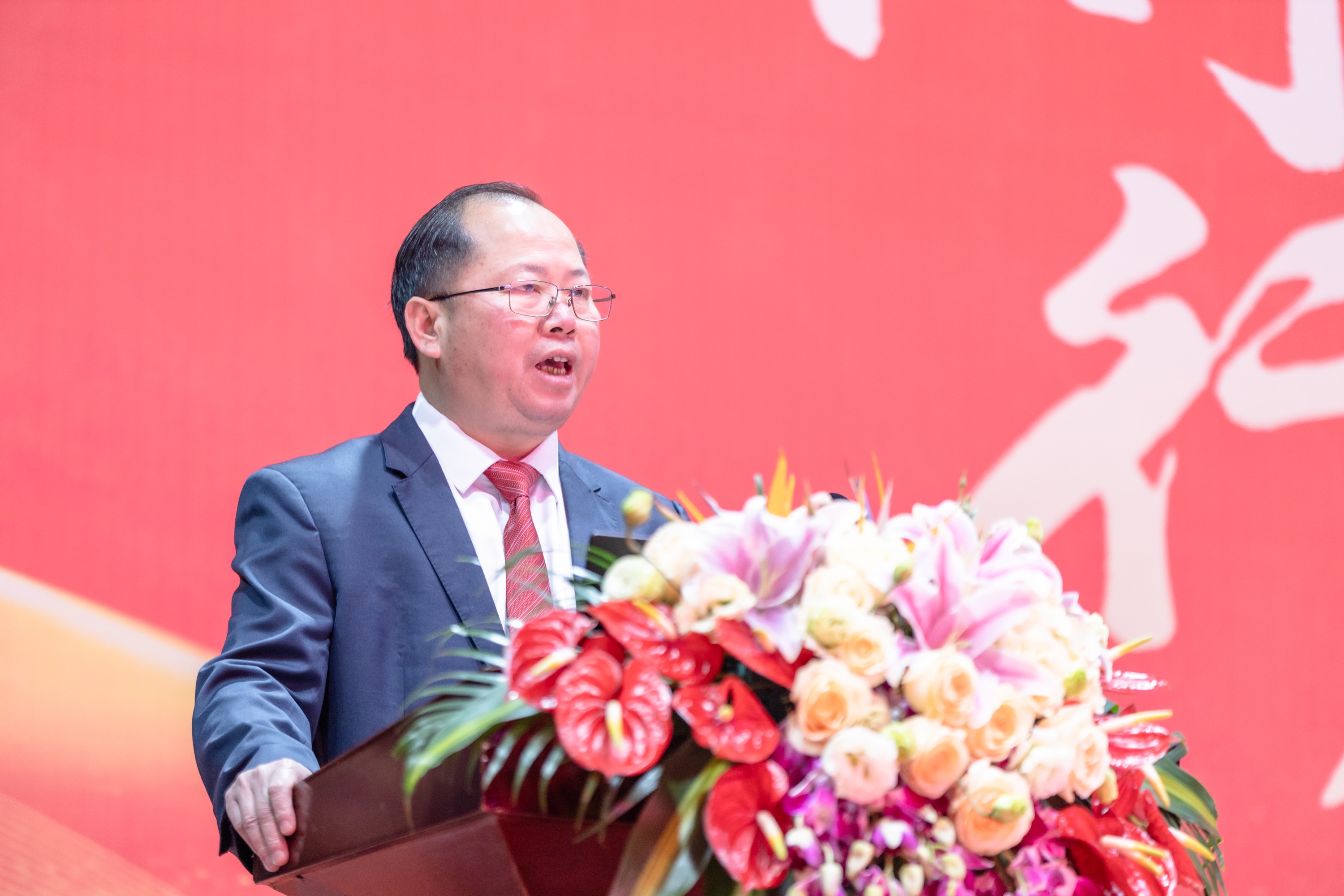 與你同行 向前堅(jiān)持——集團(tuán)公司隆重召開(kāi)2025年度總結(jié)表彰大會(huì)(圖8)