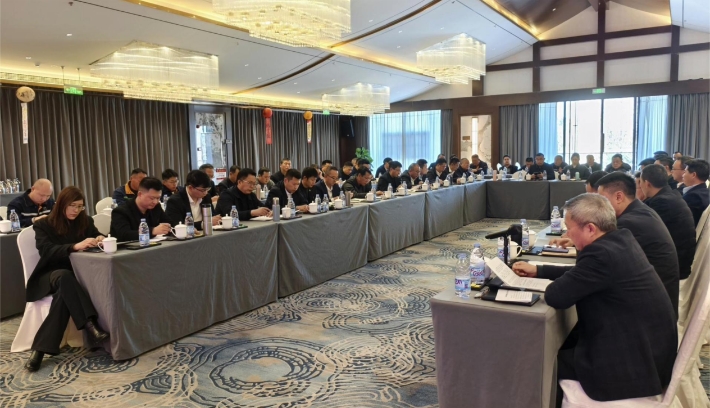 1月28日下午，四川省星船城水泥股份有限公司2025年年度股東大會(huì)暨第五屆十次董事會(huì)、第五屆七次監(jiān)事會(huì)在川威大廈順利召開(kāi)。本次股東大會(huì)由星船城公司董事會(huì)根據(jù)公司《章程》的規(guī)定召集，股東代表川威集團(tuán)董事(圖2)