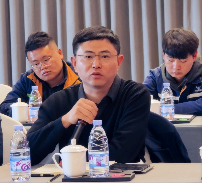 1月28日下午，四川省星船城水泥股份有限公司2025年年度股東大會(huì)暨第五屆十次董事會(huì)、第五屆七次監(jiān)事會(huì)在川威大廈順利召開(kāi)。本次股東大會(huì)由星船城公司董事會(huì)根據(jù)公司《章程》的規(guī)定召集，股東代表川威集團(tuán)董事(圖3)