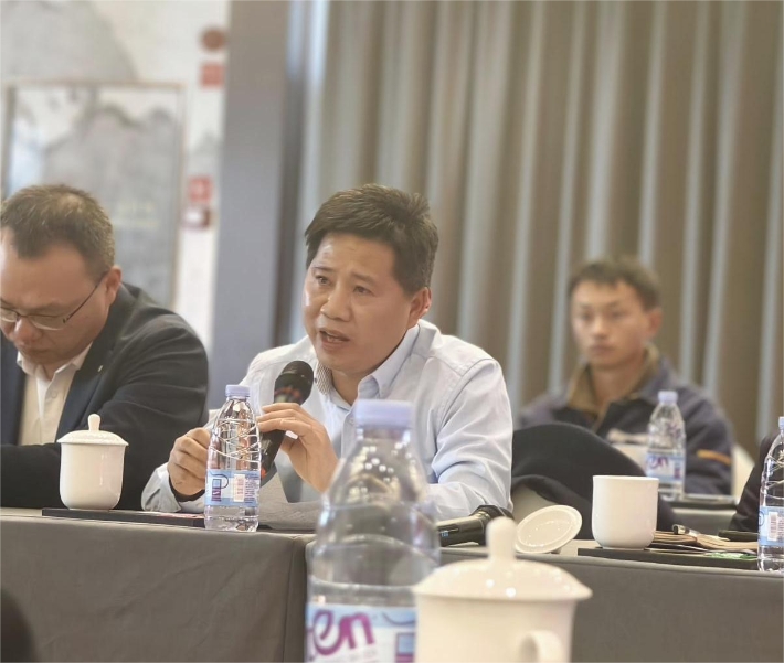 1月28日下午，四川省星船城水泥股份有限公司2025年年度股東大會(huì)暨第五屆十次董事會(huì)、第五屆七次監(jiān)事會(huì)在川威大廈順利召開(kāi)。本次股東大會(huì)由星船城公司董事會(huì)根據(jù)公司《章程》的規(guī)定召集，股東代表川威集團(tuán)董事(圖4)