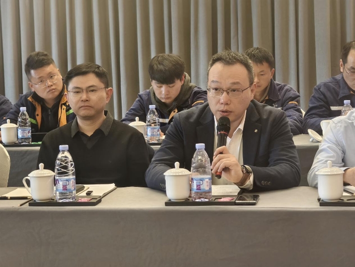 1月28日下午，四川省星船城水泥股份有限公司2025年年度股東大會(huì)暨第五屆十次董事會(huì)、第五屆七次監(jiān)事會(huì)在川威大廈順利召開(kāi)。本次股東大會(huì)由星船城公司董事會(huì)根據(jù)公司《章程》的規(guī)定召集，股東代表川威集團(tuán)董事(圖5)