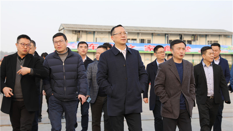 成都興城供應(yīng)鏈集團(tuán)到川威釩鈦科技考察交流(圖1)