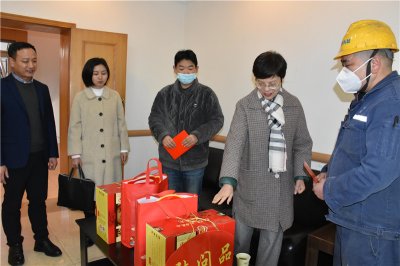 市總工會領(lǐng)導到川威慰問困難員工暨勞模代表