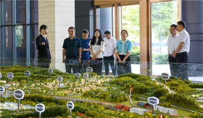 四川釩鈦產業(yè)技術研究院院長張雪峰一行到川威連界基地調研交流