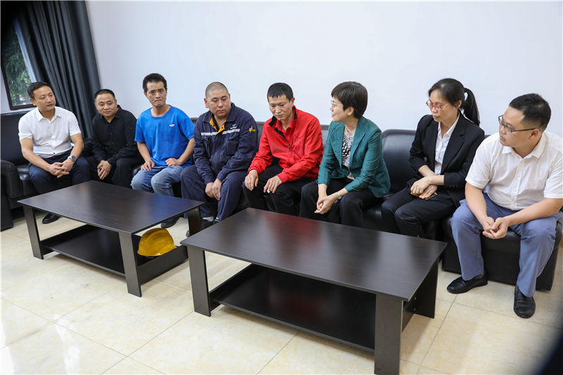 內(nèi)江市總工會(huì)到川威開(kāi)展“工會(huì)進(jìn)萬(wàn)家”調(diào)研走訪慰問(wèn)(圖1)